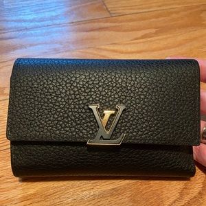 Louis Vuitton Capucine Wallet - Like New